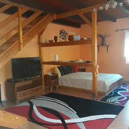Kishaz Apartman * Veresegyhaz