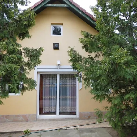 Kishaz Apartman Apartment Veresegyhaz