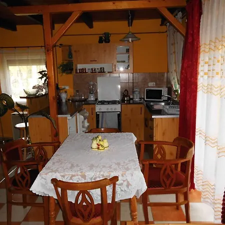 Kishaz Apartman * Veresegyhaz